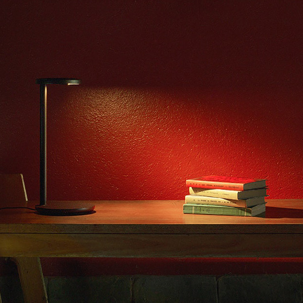 Oblique Qi Table Lamp